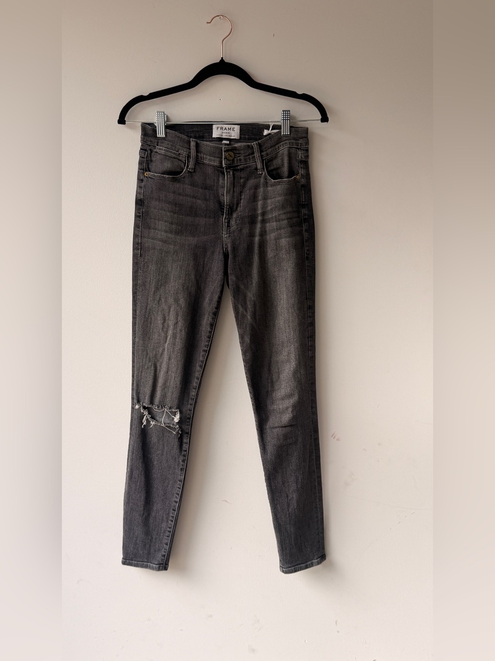 Frame Denim Skinny High-Rise Jeans in Charcoal